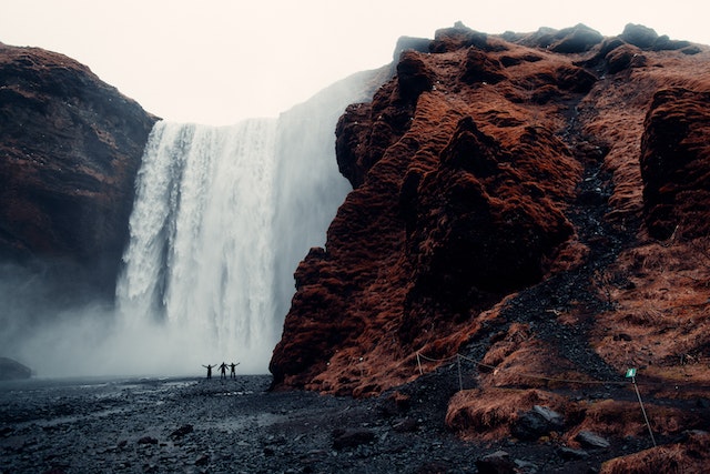יש באיסלנד יותר מאלף מפלי מים במגוון גדלים וצורות מיוחדות
