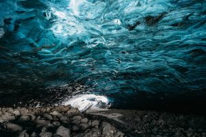 טיול למערת קרח באיסלנד