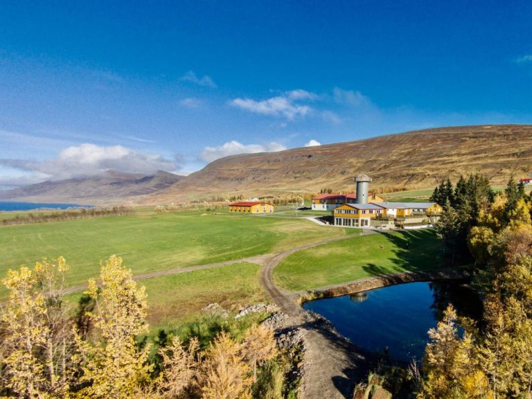 איסלנד היא ביתם של מספר מלונות ספא מעולים, המציעים מגוון רחב של טיפולים ומתקנים